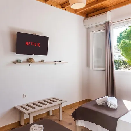 Three Seasons Kávos